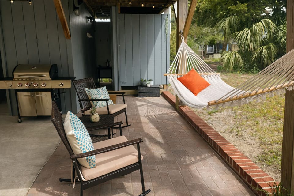 Covered patio w/ outdoor shower, hammock and propane grill