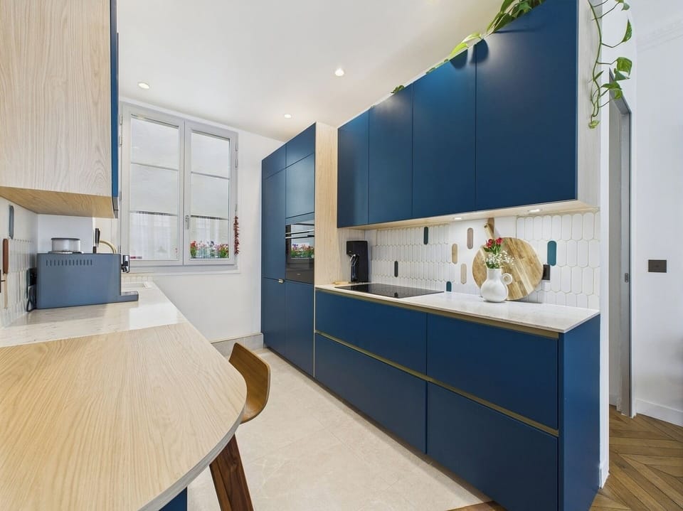 Fully equipped modern kitchen