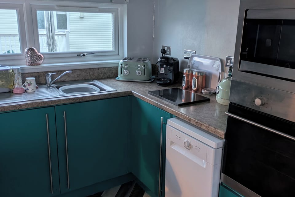 Kitchen has all you need for cooking coffee machine. Dishwasher. Washing machine.Airfryer