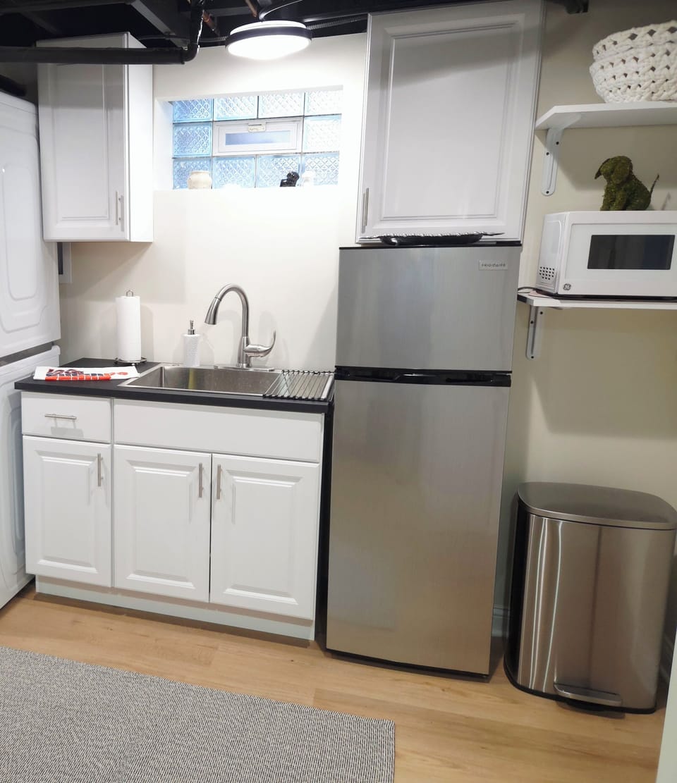 Kitchenette with all you need to prep your light meals, coffee, tea and snacks.