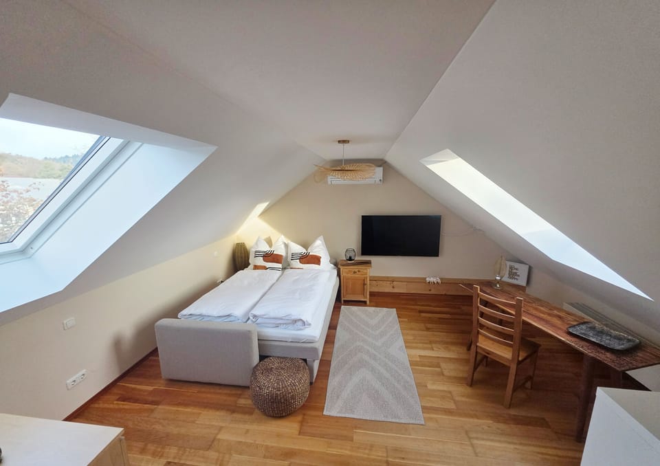 Modern, well-maintained, and cozy vacation apartment in Donaustauf near Regensburg, 3.5 bedrooms Apartment in Straubing-Bogen