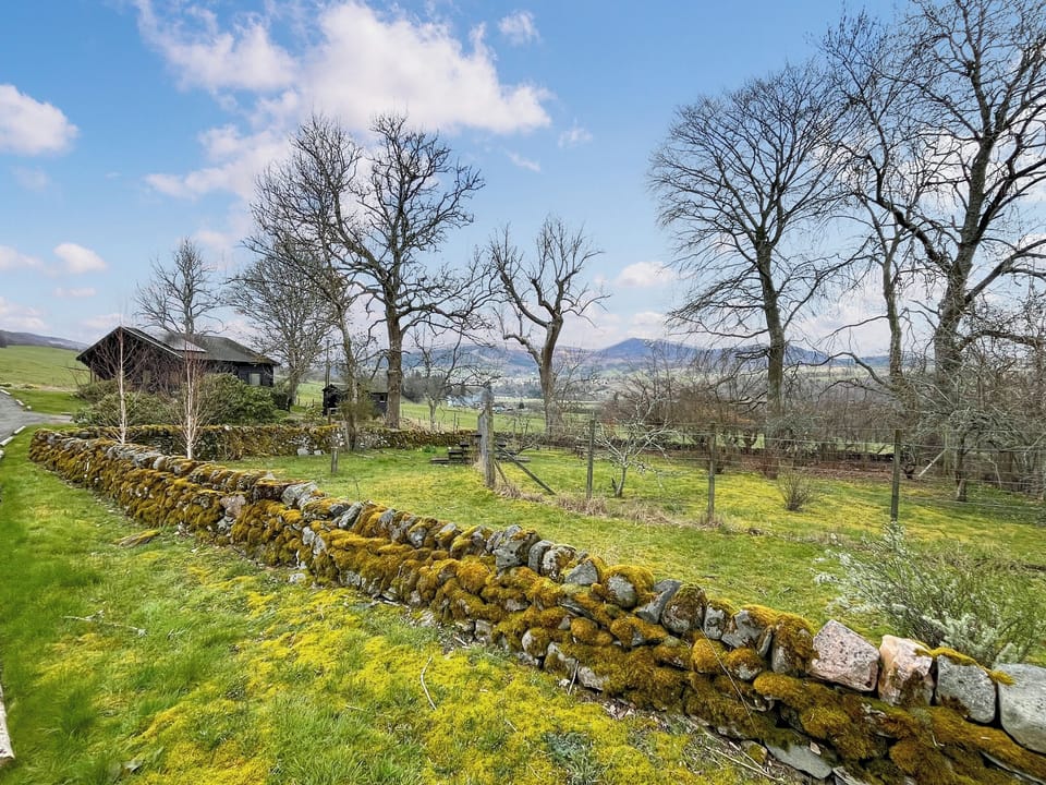 Setting | Whiteburn, Pitlochry
