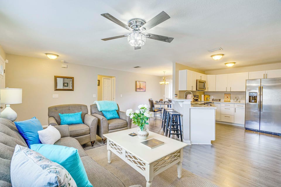 Living Room | Central Heating & A/C | Free WiFi