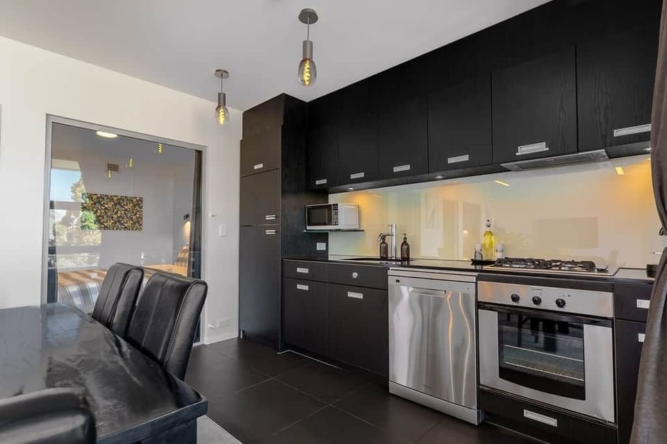 Fully equipped kitchen with dining for 6 guests. 