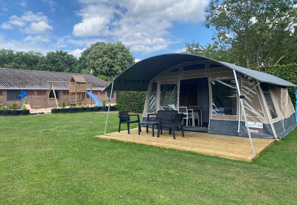 Vakantieverhuur Van Dijk - Lodge tent Hondje - front