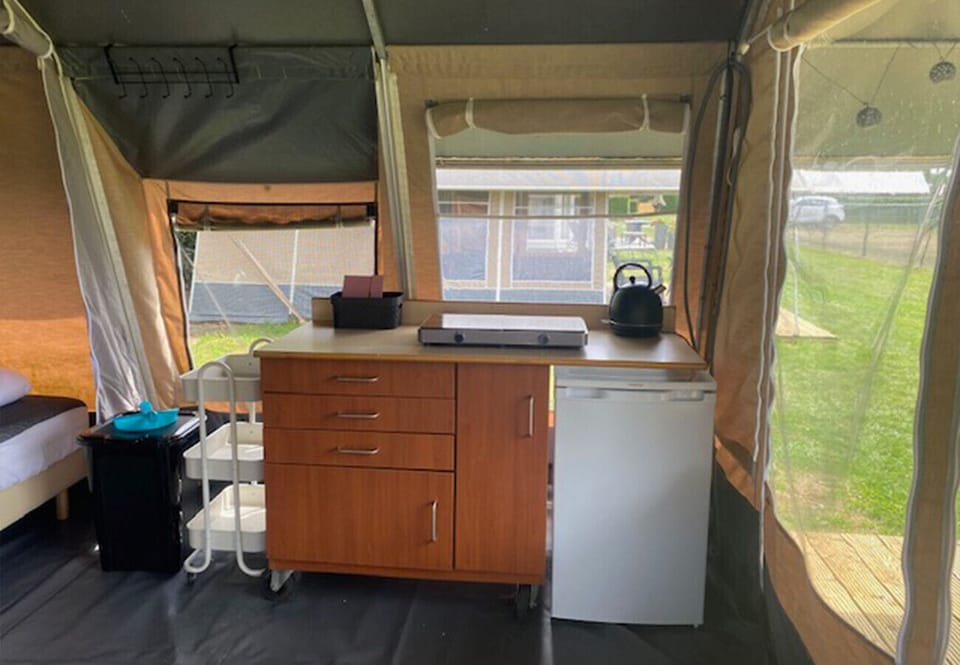 Vakantieverhuur Van Dijk - Lodge tent Hondje - kitchen