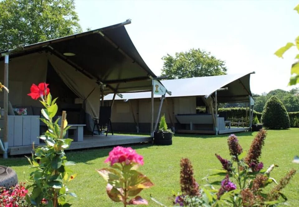 Vakantieverhuur Van Dijk - Safaritent Varkentje - front