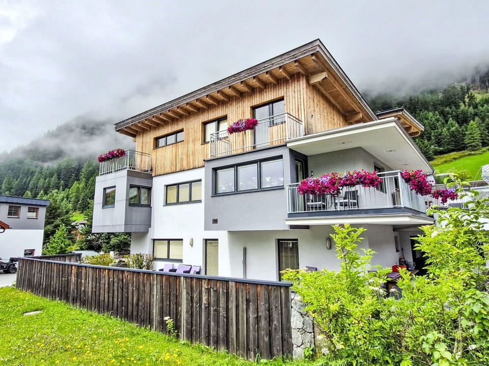 House, Home, Roof, Hill Station, Cottage, Mountain Range, Slope, Valley, Balcony, Estate