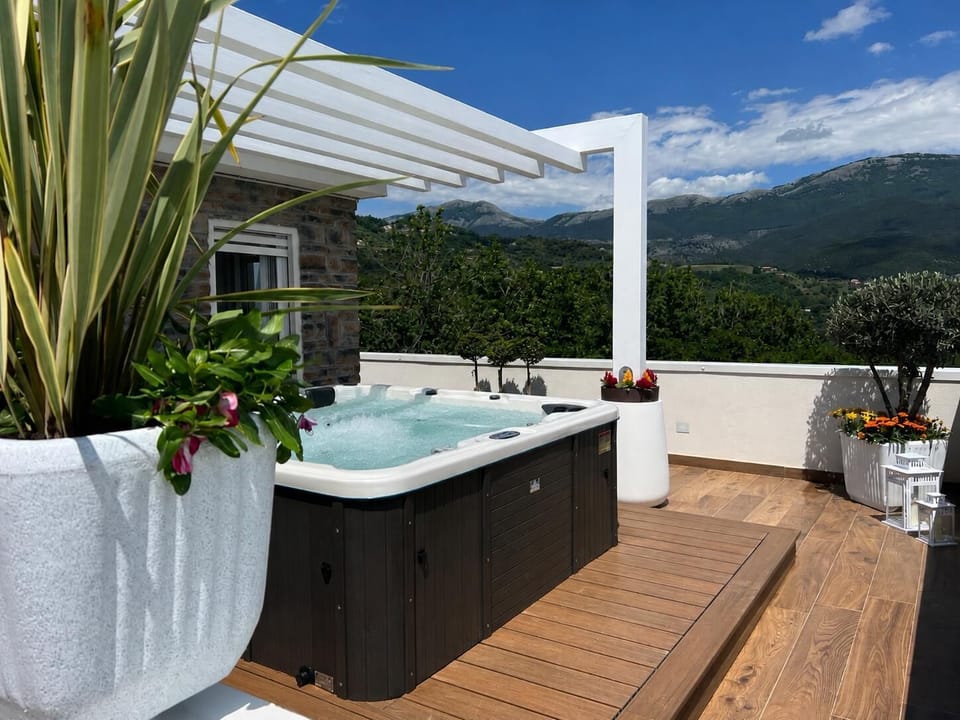 Outdoor spa tub
