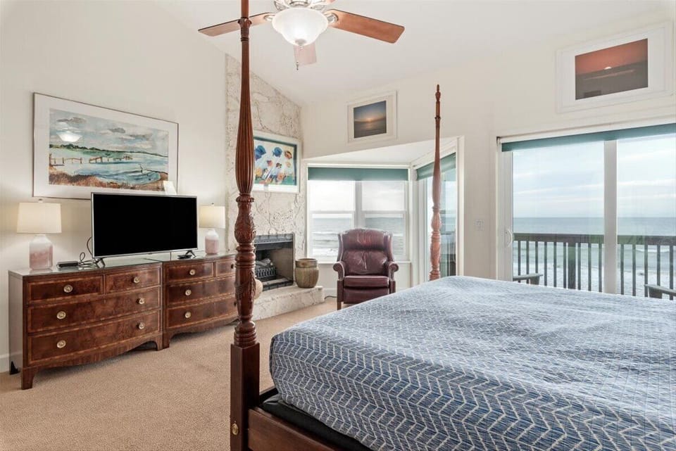 Oceanfront Primary Bedroom