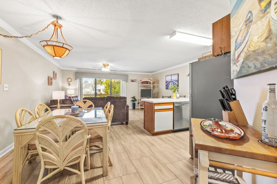 Spacious Living Area with Lounge