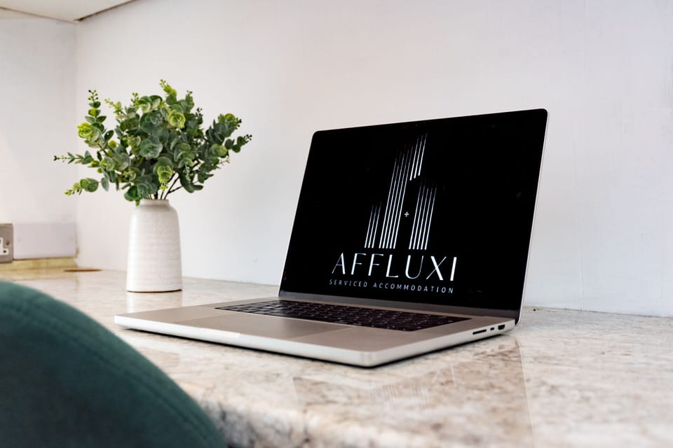 Separate office room with ample space for working from home, ideal for professionals and contractors to catch up after a busy day.