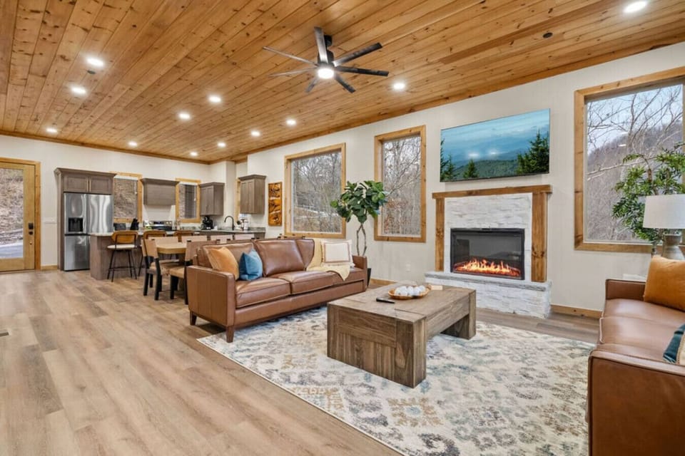 The heart of the home welcomes you with leather seating, a glowing fireplace, and mountain views through oversized windows—ideal for slow mornings and unforgettable nights with the ones you love.