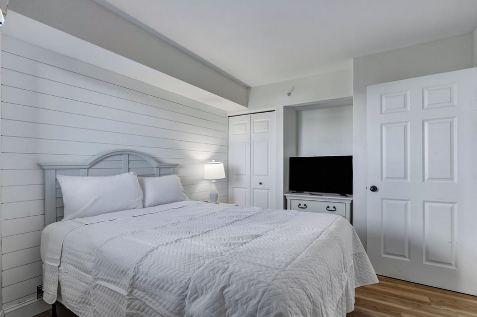 Guest bedroom