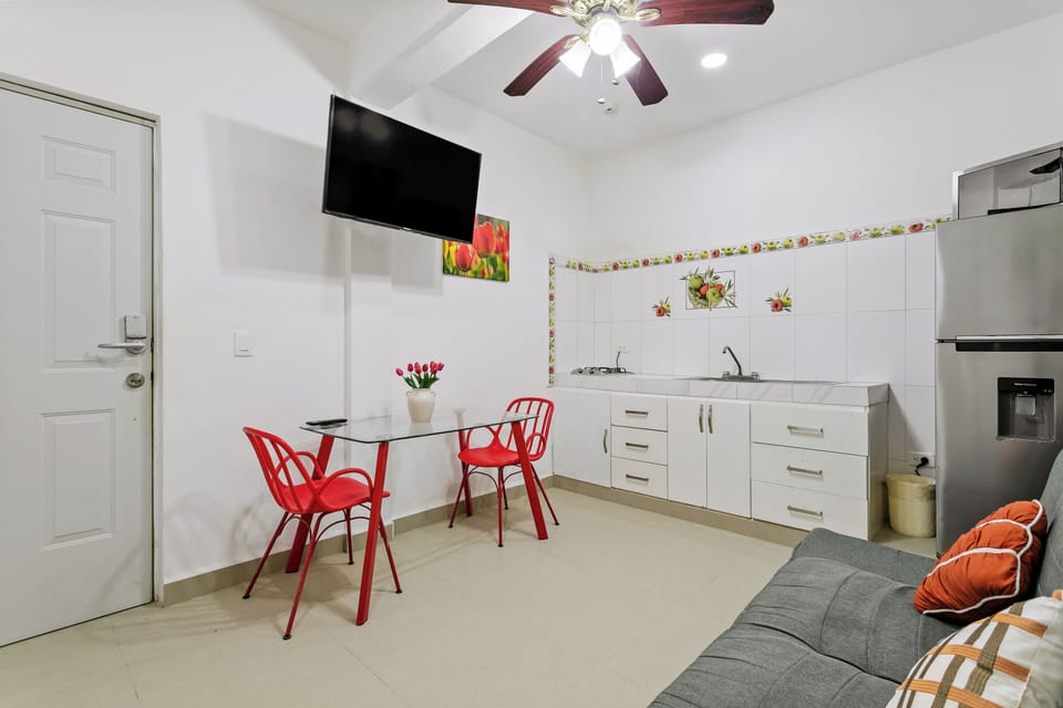 Comedor con televisión incluida para tu entretenimiento.