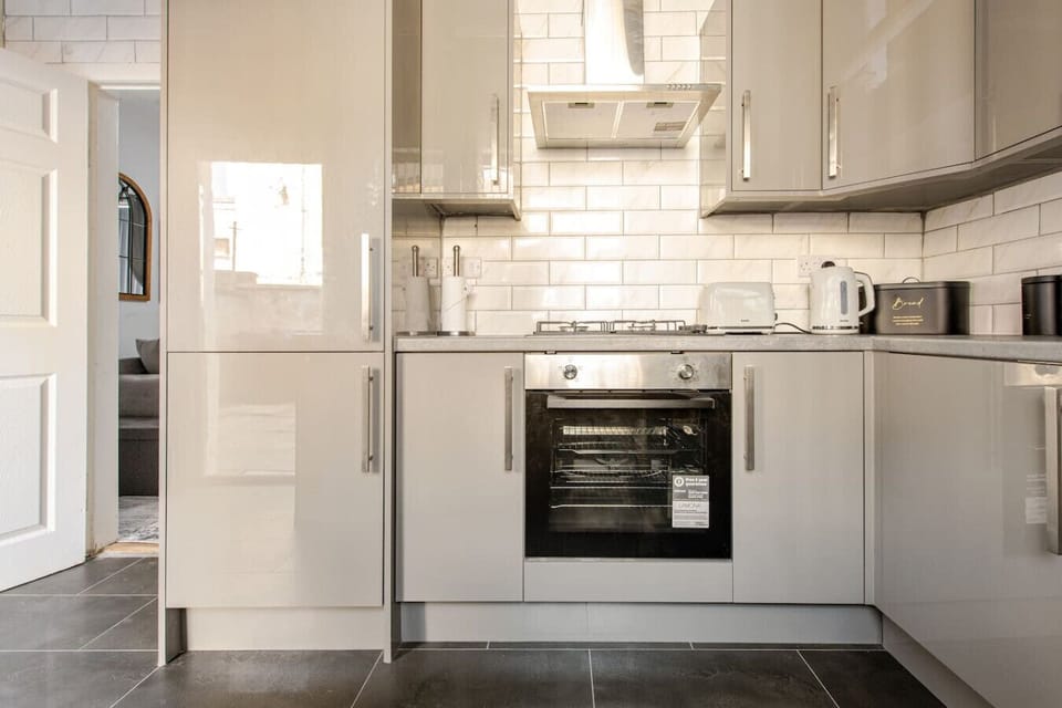 Cook comfortably in the fitted kitchen with oven and tiled splashback