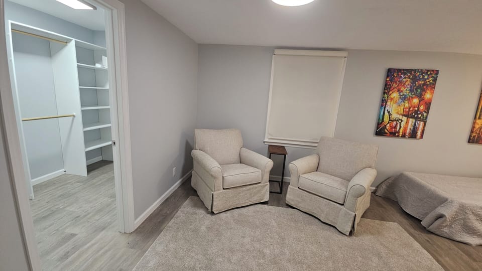 5th bedroom / family room - with view of walk in closet