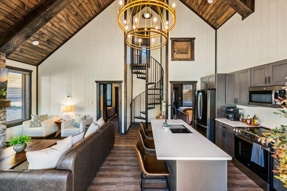 Brand New Upscale Modern Decor