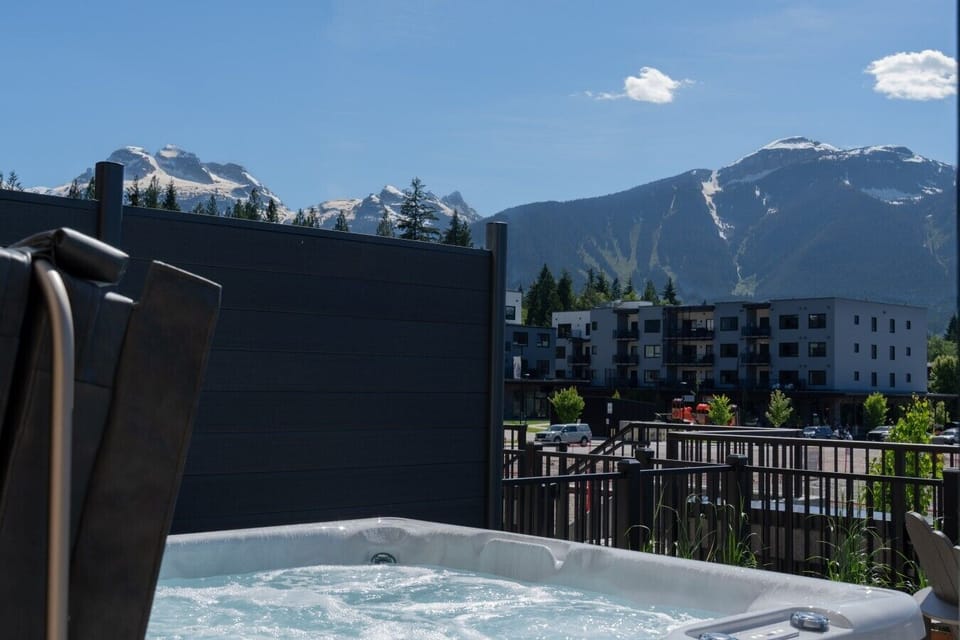 Patio private hot tub