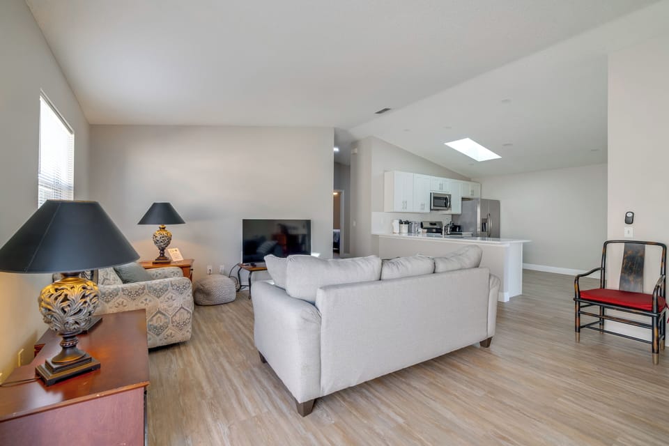 Living Room | Smart TV | Free WiFi