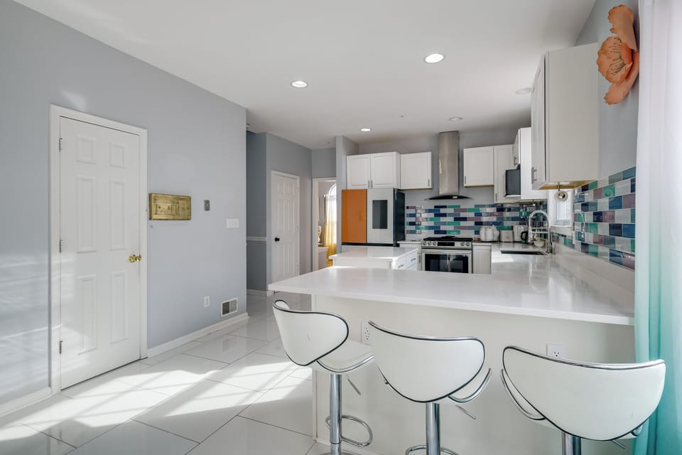 Kitchen | Breakfast Bar | Dishwasher