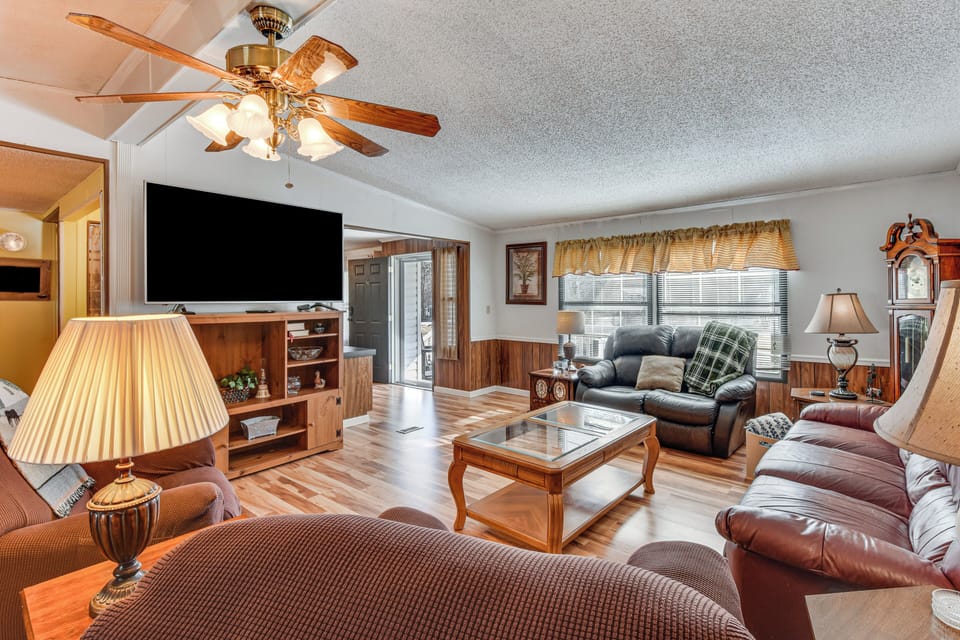 Tamassee Vacation Rental | 3BR | 2BA | Steps to Enter | 1,848 Sq Ft