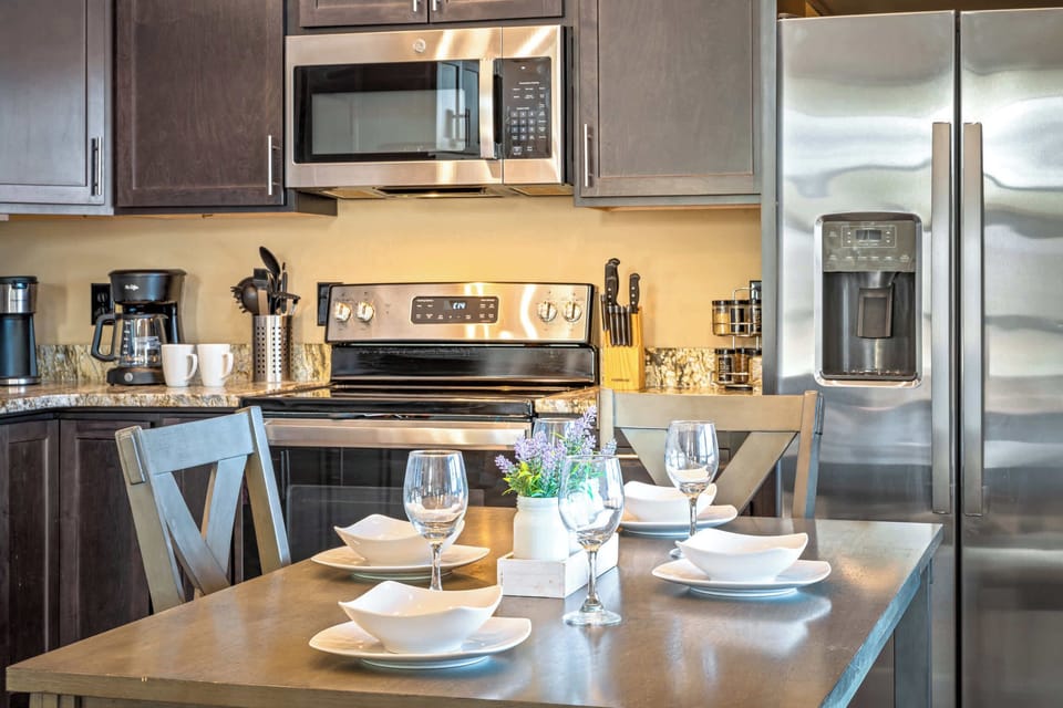 Simple, well-equipped kitchen for easy meals and snacks!