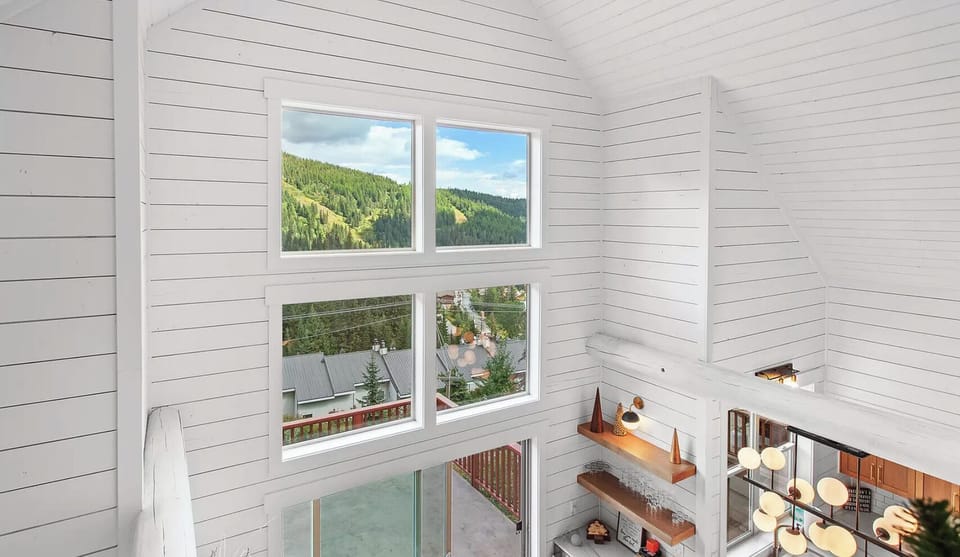 Natural lighting abounds! Keep your eyes on the slopes at all times