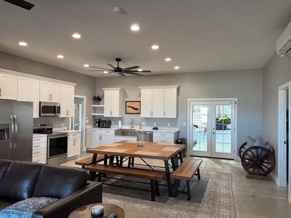 Full kitchen
