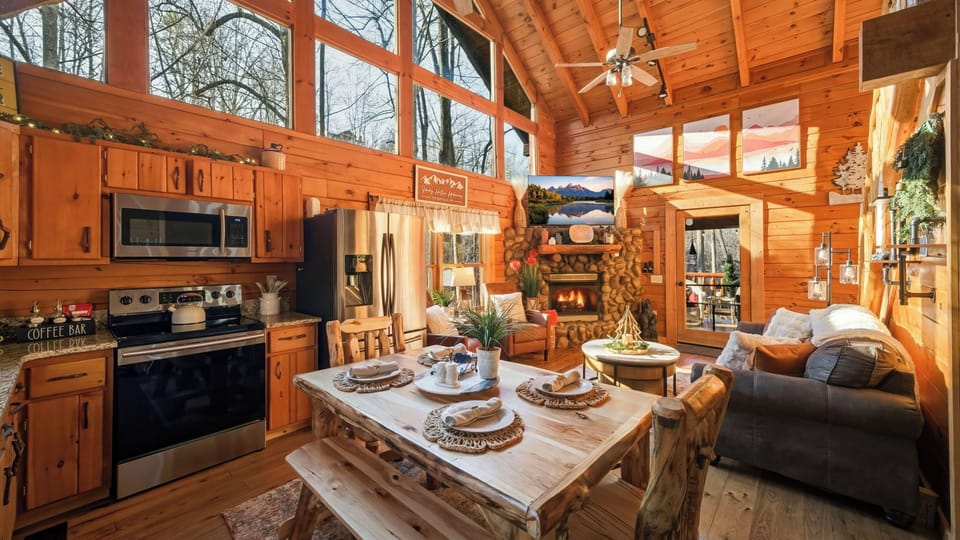 Fully stocked kitchen, granite counters, coffee bar, dining space for up to 6.