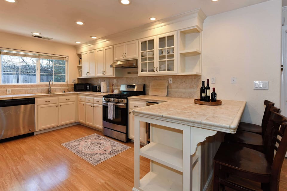 Bright and spacious kitchen with modern appliances, plenty of counter space, and everything you need to cook and gather. 🍳