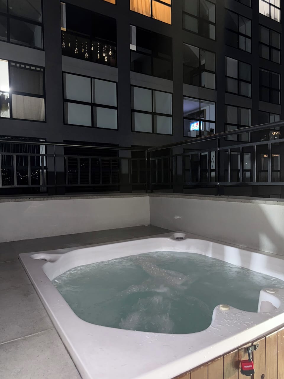 Outdoor spa tub