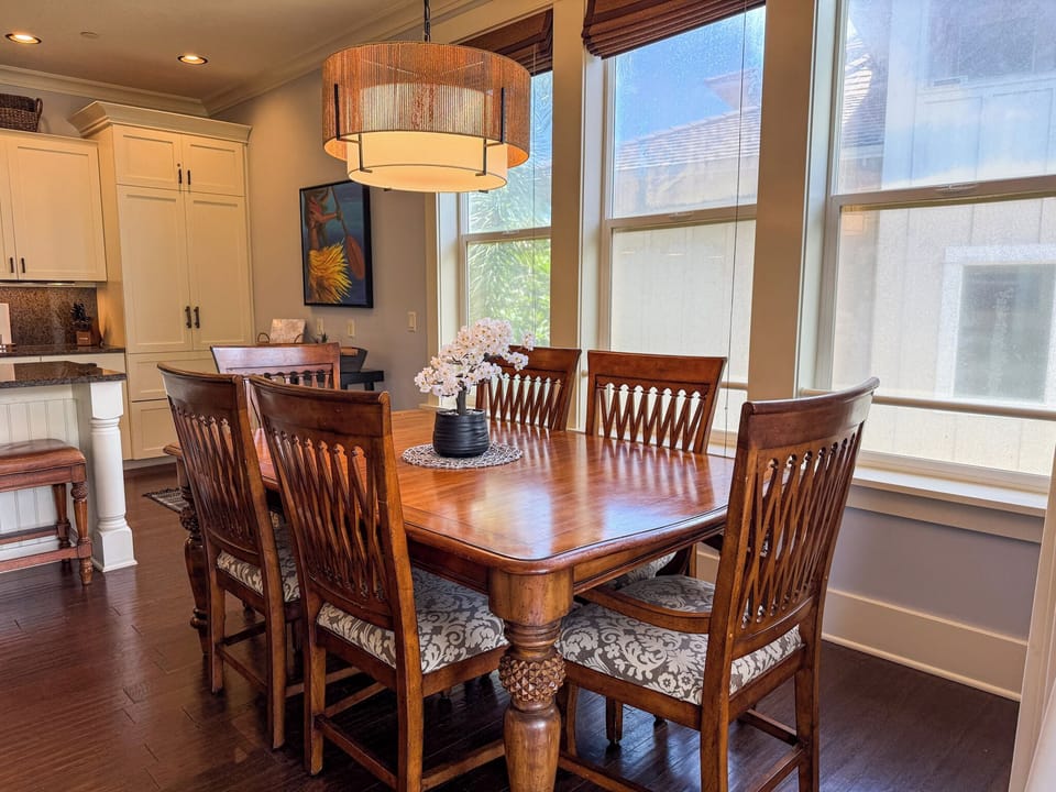 Dining area for 6 guests