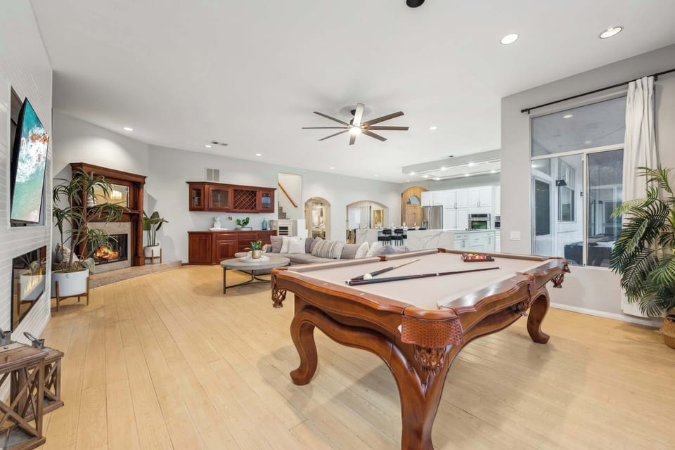 New Professional Grade Slate Pool Table.  TOP QUALITY!