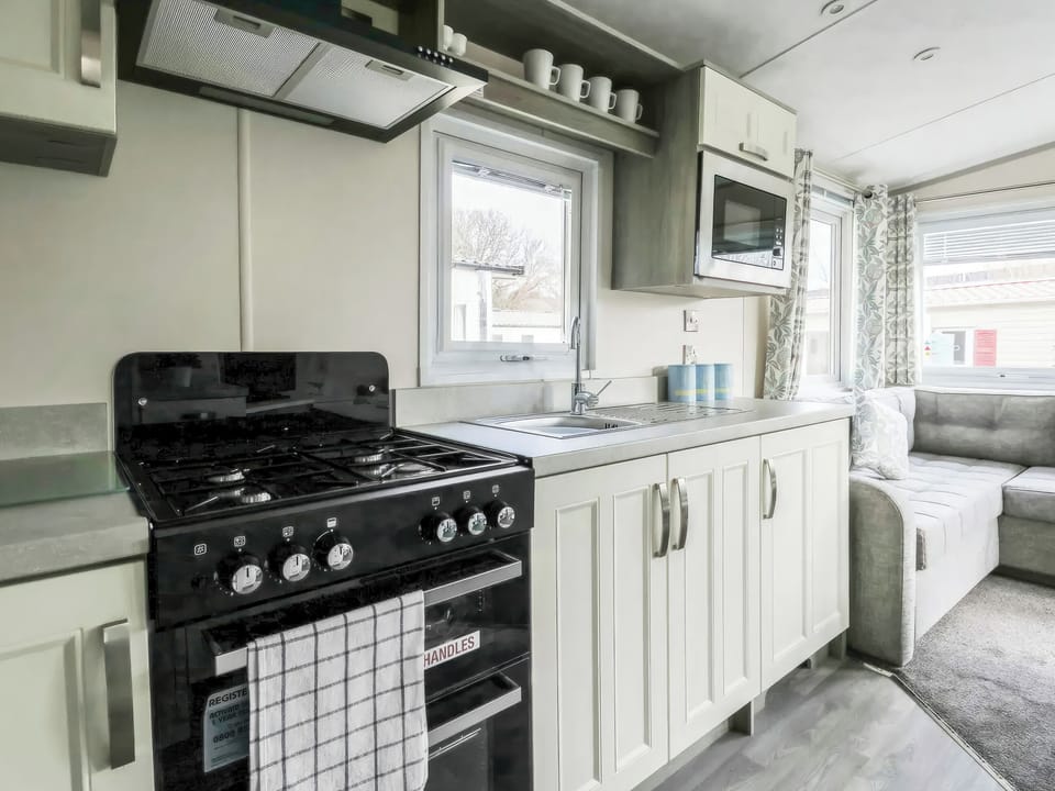 Kitchen | Goscar 1 The Saltern Holiday Park - Saltern Holidays, Tenby