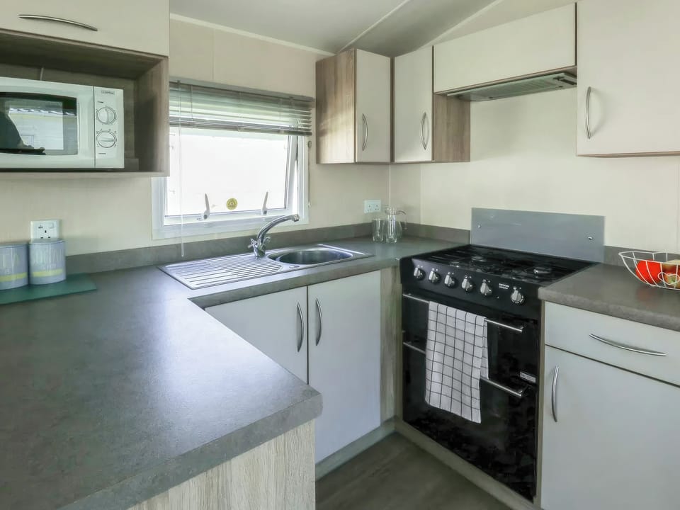 Kitchen | Tenby 4 The Saltern Holiday Park - Saltern Holidays, Tenby