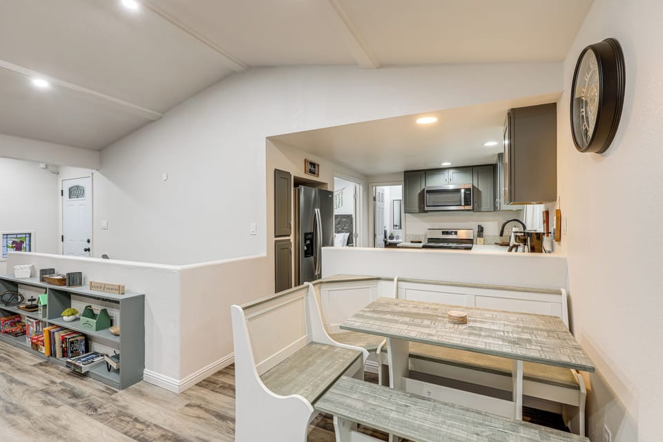 Dining Table | Dishware/Flatware | Main Floor