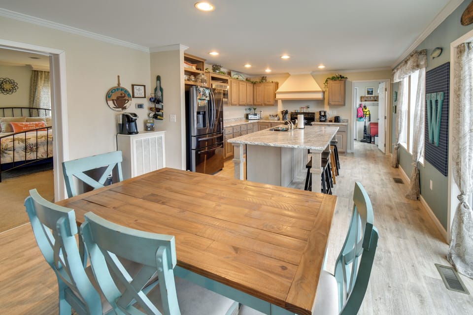 Dining Area | Main Level