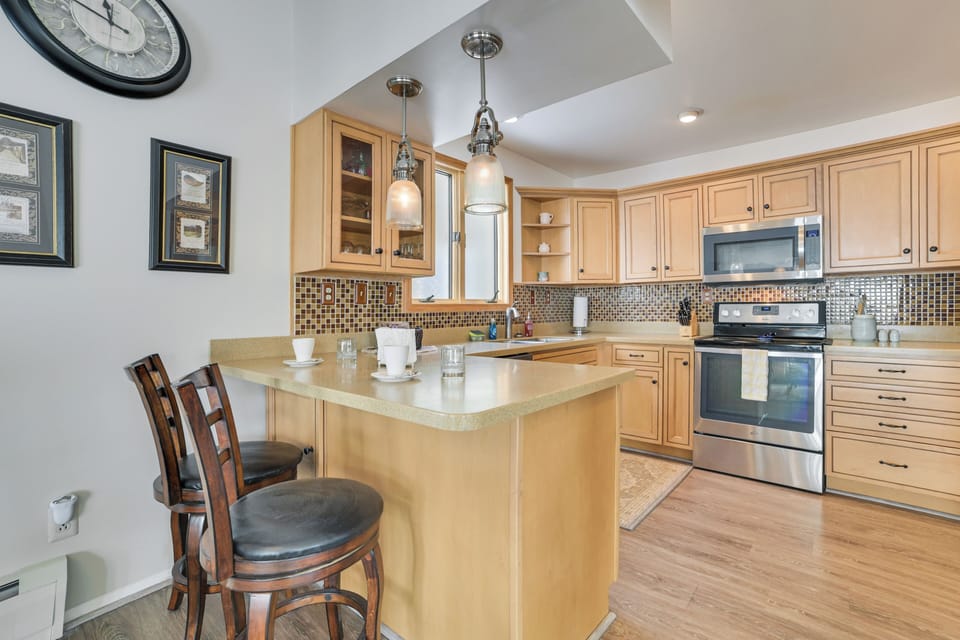 Kitchen | 1st Floor | Keurig/Drip Coffee Maker | Cooking Basics