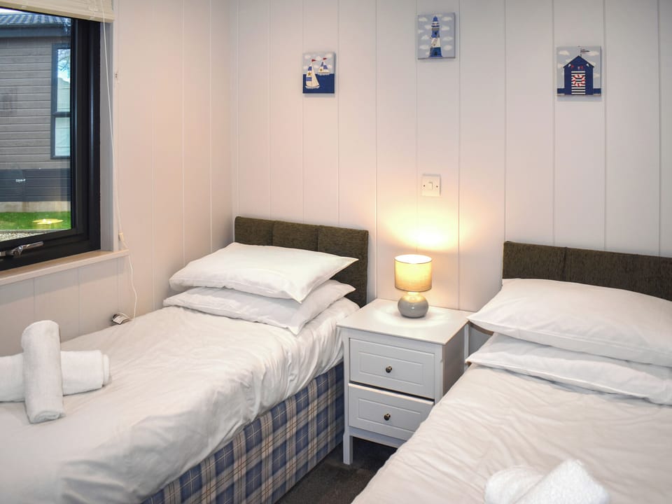 Twin bedroom | Lodge 6 - Pinewood Retreats, Lyme Regis