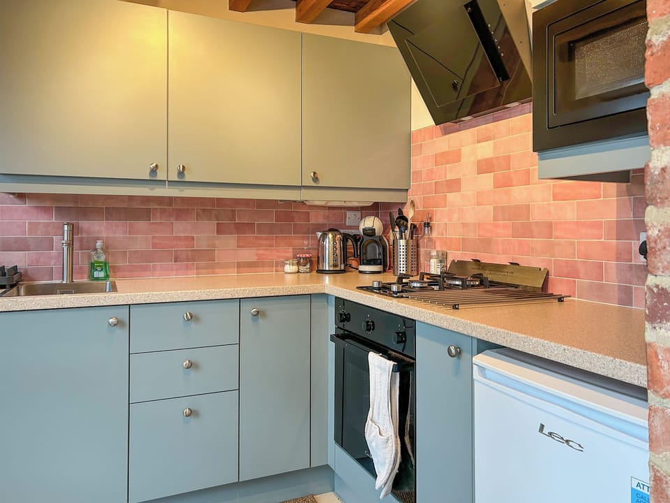 Kitchen | Tansers Barn - Sulby Reservoir Retreats, Welford