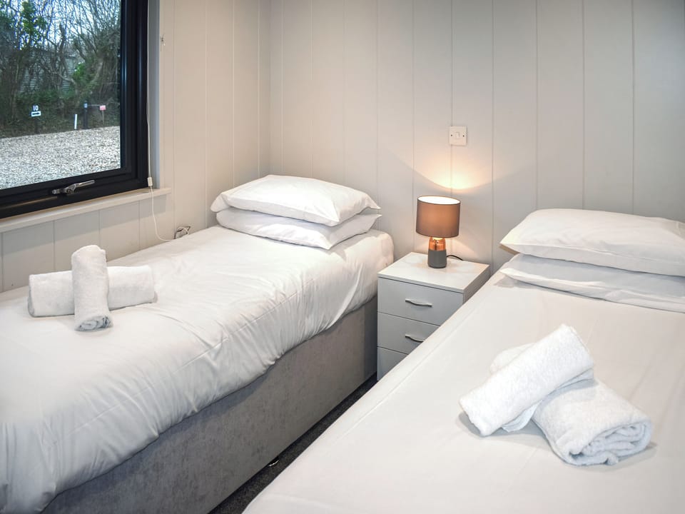 Twin bedroom | Lodge 5 - Pinewood Retreats, Lyme Regis