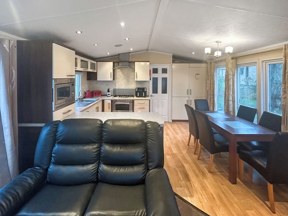 Open plan living space | Hopton Holiday Relaxing Retreat, Hopton