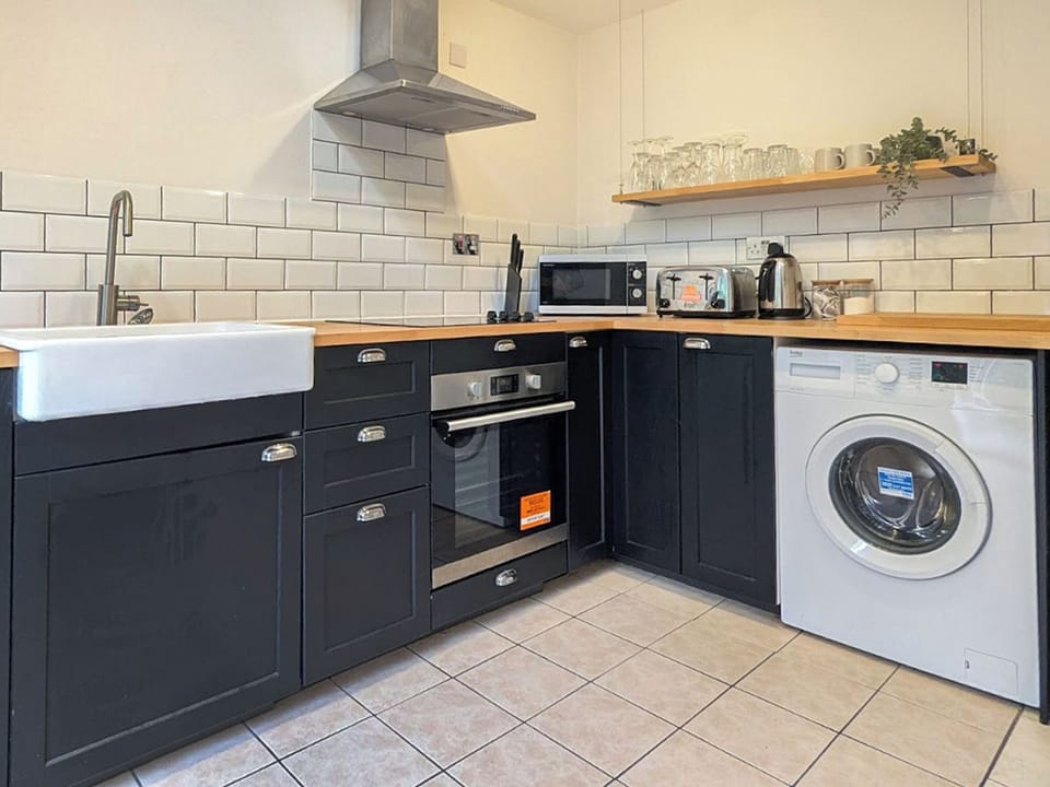 Kitchen | The Mermaid Gardens, Mumbles
