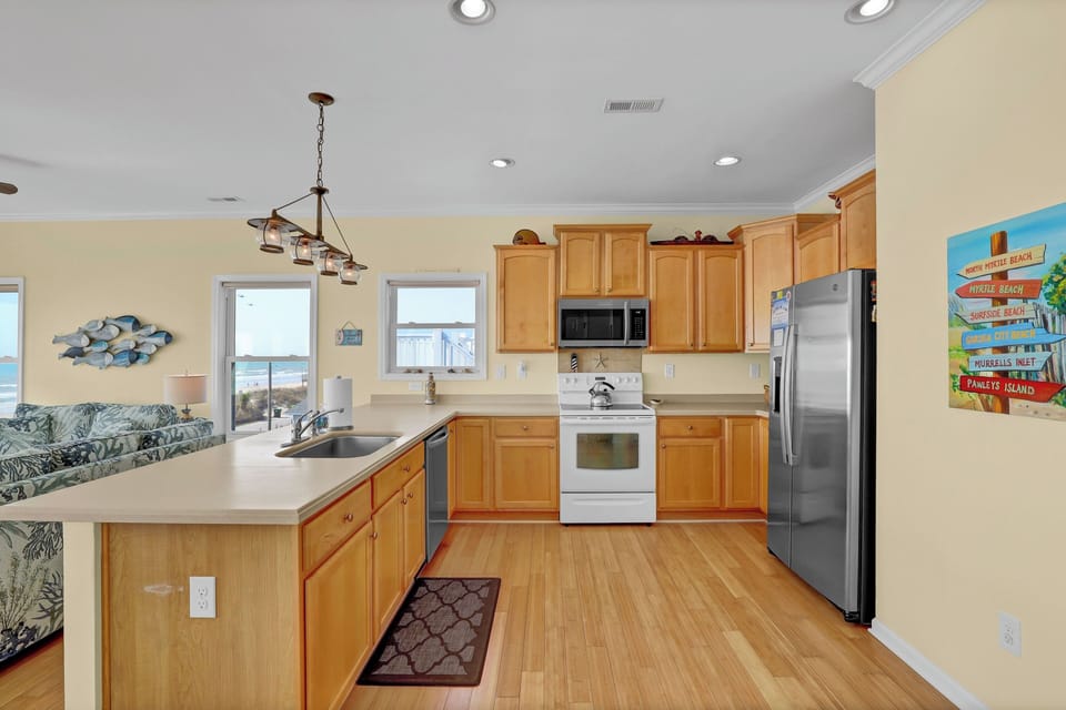 Large fully stocked kitchen with everything you need to cook meals.