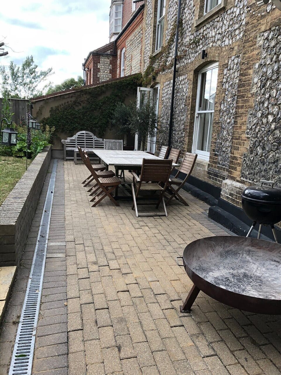 Another view of the terrace, featuring fire pit and barbecue, perfect for relaxed evenings out door.