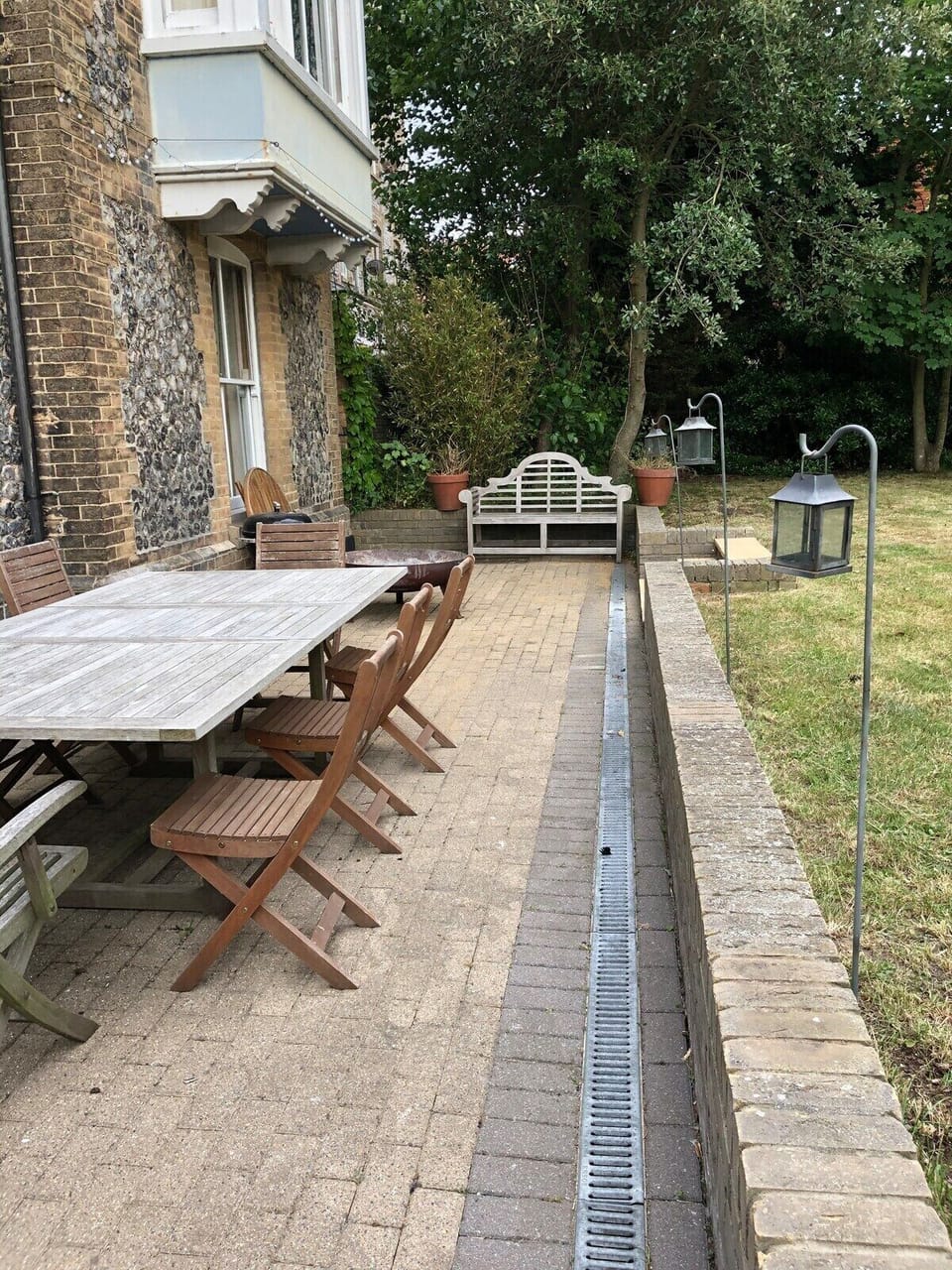 A different perspective of the terrace.