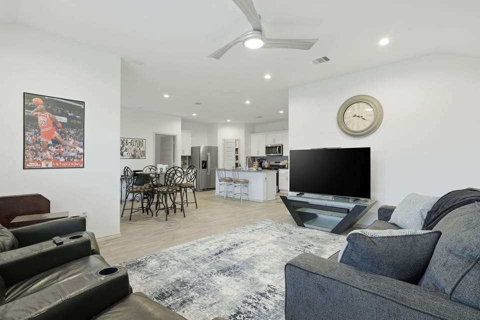 Screen, Furniture, Indoors, Living Room, Couch