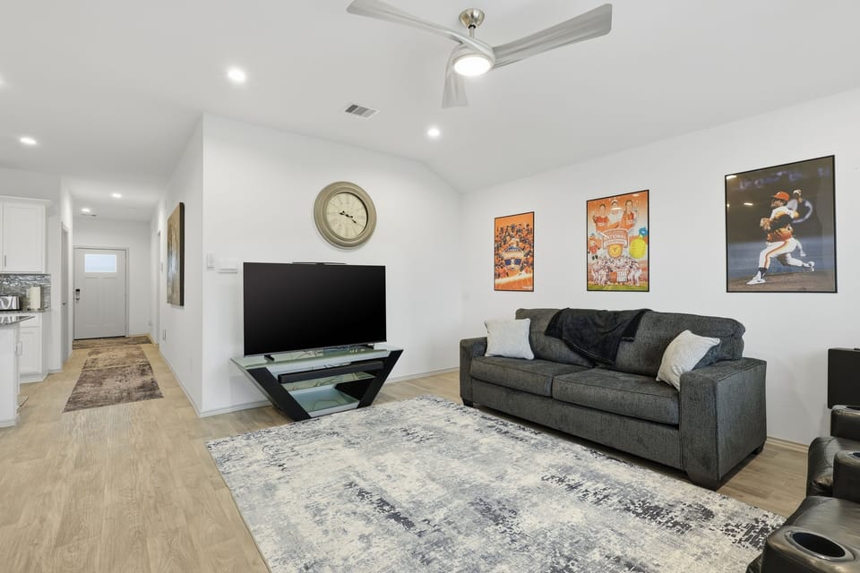 Home Decor, Indoors, Building, Furniture, Living Room