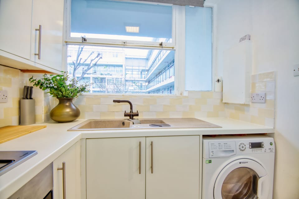 Spacious Kitchen 